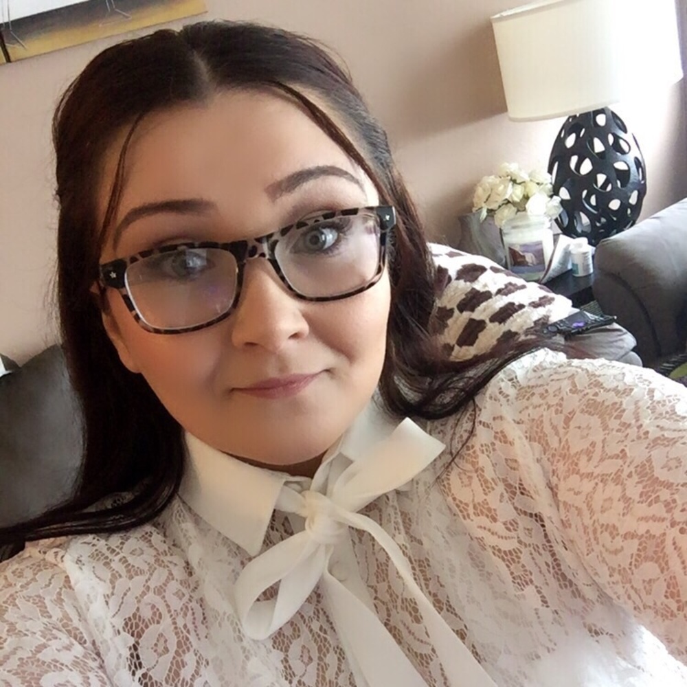 Meet your posher, Raquel!